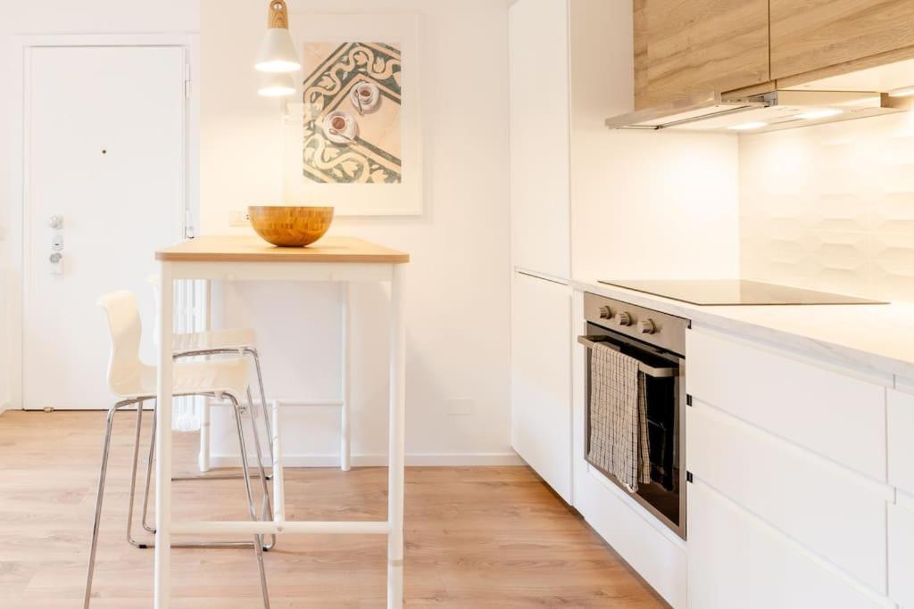 Luxury 1 Bedroom Apartment, Close To San Siro, Fiera And 10 Min Metro To Duomo Milán Exteriér fotografie